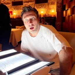 Аватар канала «LavUrLife»