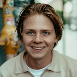 Аватар канала «Саша Новиков 🎬»