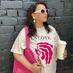 Аватар канала «Женщина в плюсе | Plus size | большие размеры | стиль»