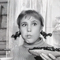 Аватар канала «Кино и голуби»