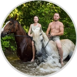 Аватар канала «Жизнь в лесной деревне - Саша Лера»